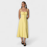 Upanje - vestido rosa con detalle de abertura