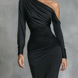 Célina™ | Vestido maxi satinado de un solo hombro en negro