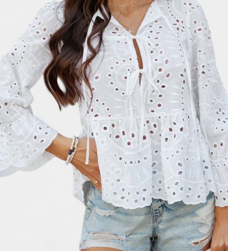 Kayden | Top Bohemio de Encaje con Corte Fluido
